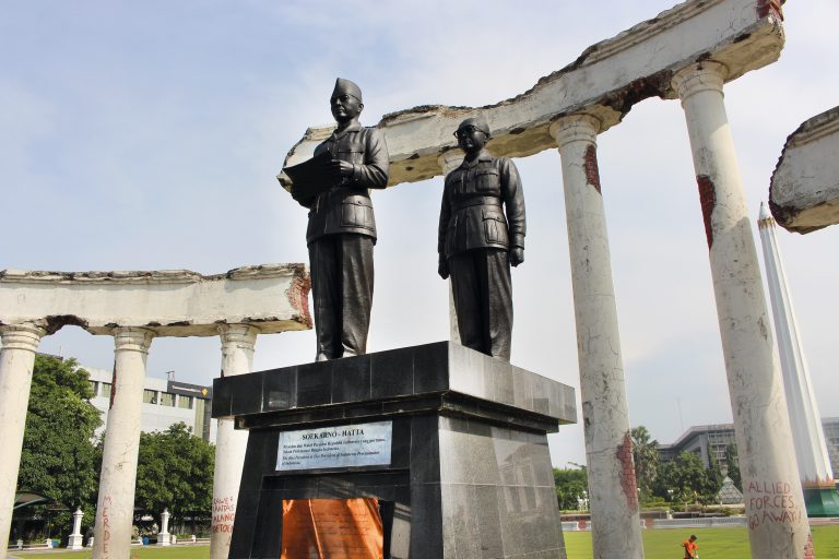 https://mdw-travel-data-us-east-1.s3.amazonaws.com/img/country/Indonesia/Heroic-Surabaya-Monument/img_02.jpg