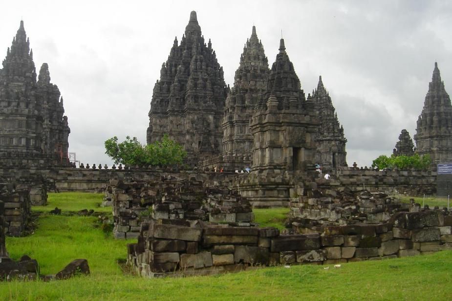 https://mdw-travel-data-us-east-1.s3.amazonaws.com/img/country/Indonesia/Hindu-Temple---Tenggarong/img_01.jpg