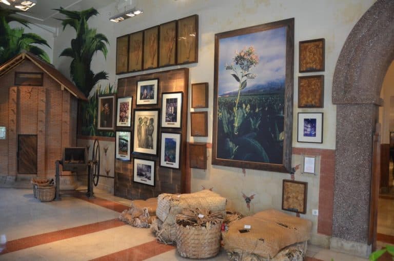 https://mdw-travel-data-us-east-1.s3.amazonaws.com/img/country/Indonesia/House-of-Sampoerna/img_03.jpg