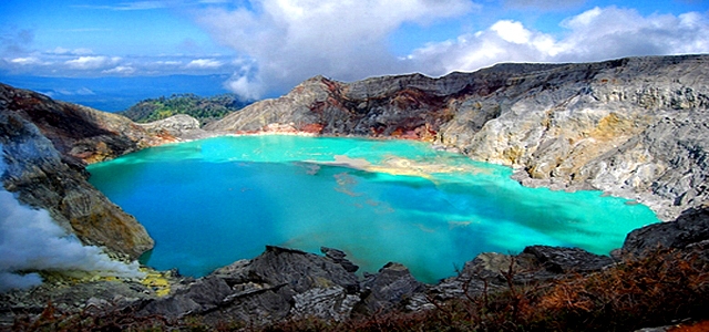 https://mdw-travel-data-us-east-1.s3.amazonaws.com/img/country/Indonesia/Ijen-Crater/img_03.jpg
