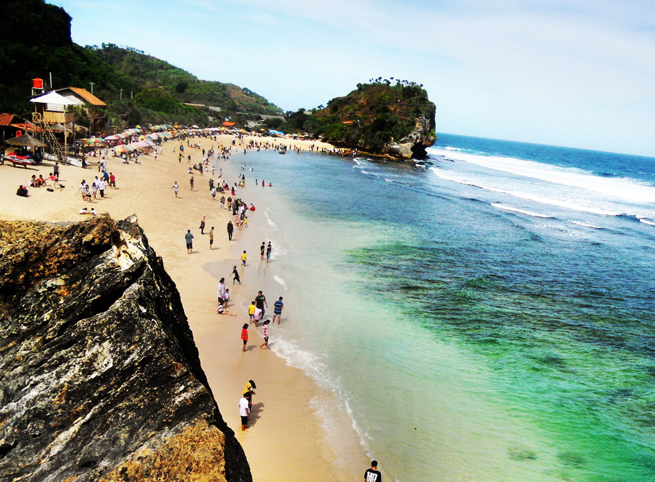 https://mdw-travel-data-us-east-1.s3.amazonaws.com/img/country/Indonesia/Indrayanti-Beach/img_01.jpg