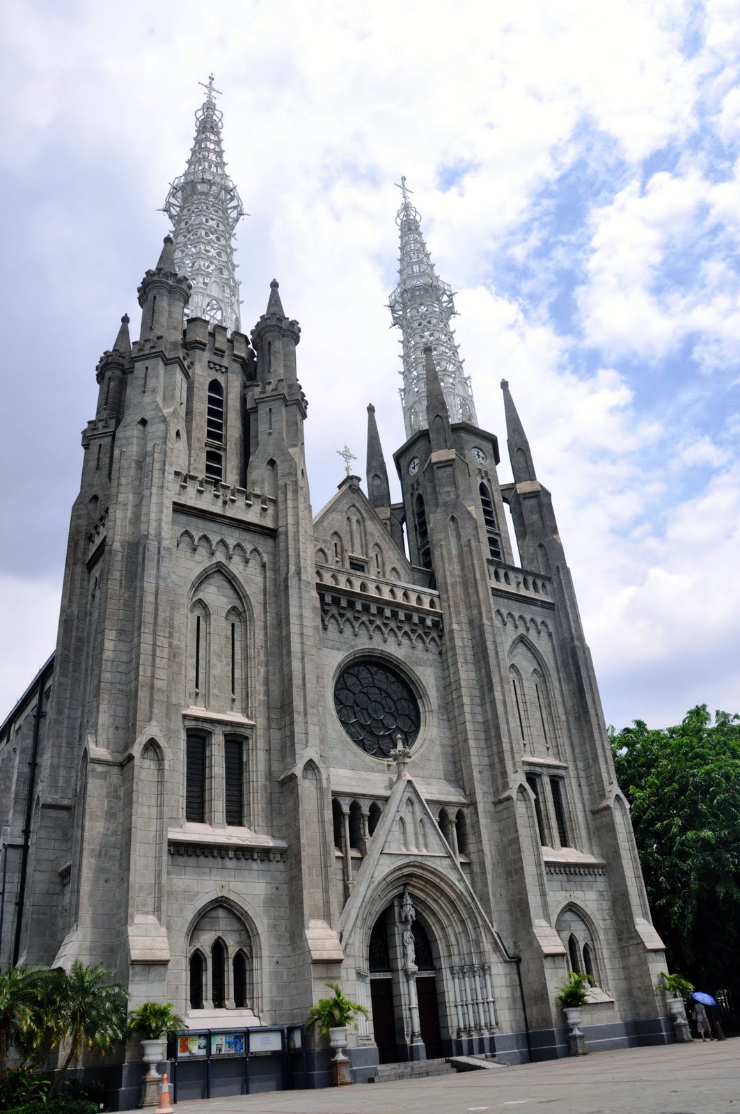 https://mdw-travel-data-us-east-1.s3.amazonaws.com/img/country/Indonesia/Jakarta-Cathedral/img_00.jpg