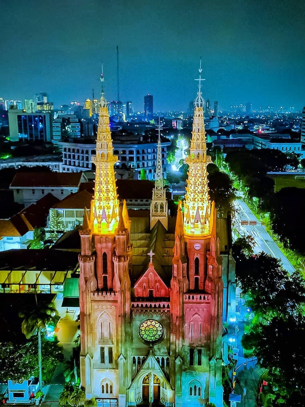 https://mdw-travel-data-us-east-1.s3.amazonaws.com/img/country/Indonesia/Jakarta-Cathedral/img_03.jpg
