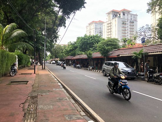 https://mdw-travel-data-us-east-1.s3.amazonaws.com/img/country/Indonesia/Jalan-Surabaya-Flea-Market/img_03.jpg