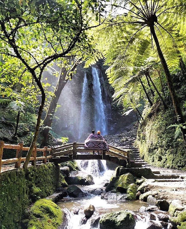https://mdw-travel-data-us-east-1.s3.amazonaws.com/img/country/Indonesia/Jumog-Waterfall/img_03.jpg