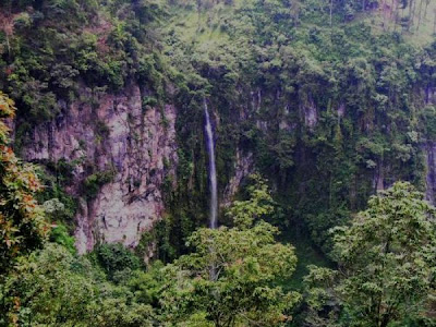 https://mdw-travel-data-us-east-1.s3.amazonaws.com/img/country/Indonesia/Kali-Pancur-Waterfall/img_03.jpg
