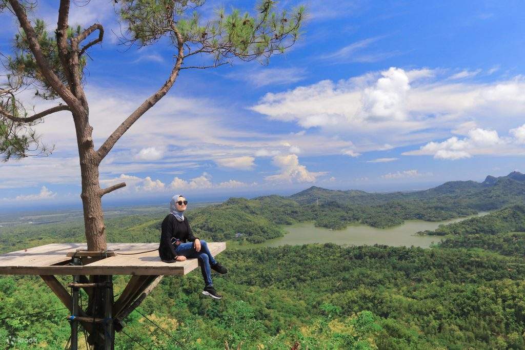 https://mdw-travel-data-us-east-1.s3.amazonaws.com/img/country/Indonesia/Kalibiru/img_02.jpg