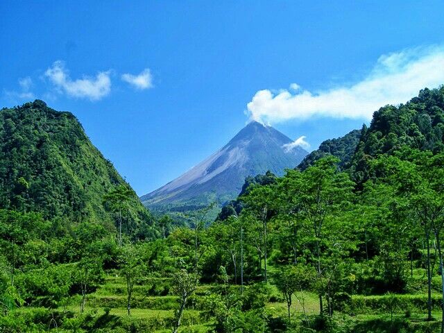 https://mdw-travel-data-us-east-1.s3.amazonaws.com/img/country/Indonesia/Kaliurang-Park/img_01.jpg