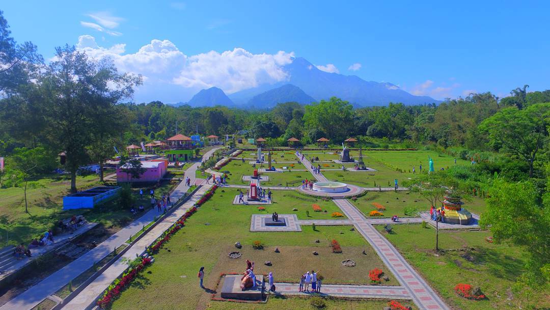 https://mdw-travel-data-us-east-1.s3.amazonaws.com/img/country/Indonesia/Kaliurang-Park/img_02.jpg