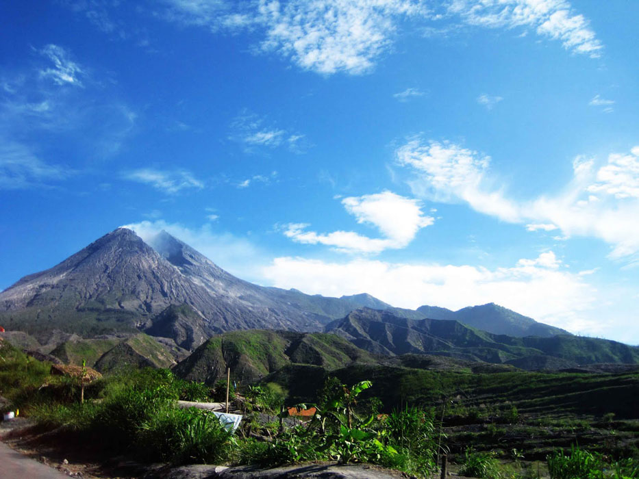https://mdw-travel-data-us-east-1.s3.amazonaws.com/img/country/Indonesia/Kaliurang/img_02.jpg
