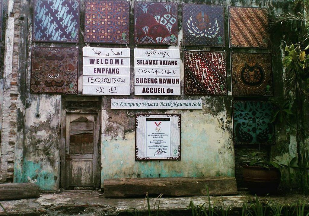https://mdw-travel-data-us-east-1.s3.amazonaws.com/img/country/Indonesia/Kampung-Batik-Kauman/img_03.jpg