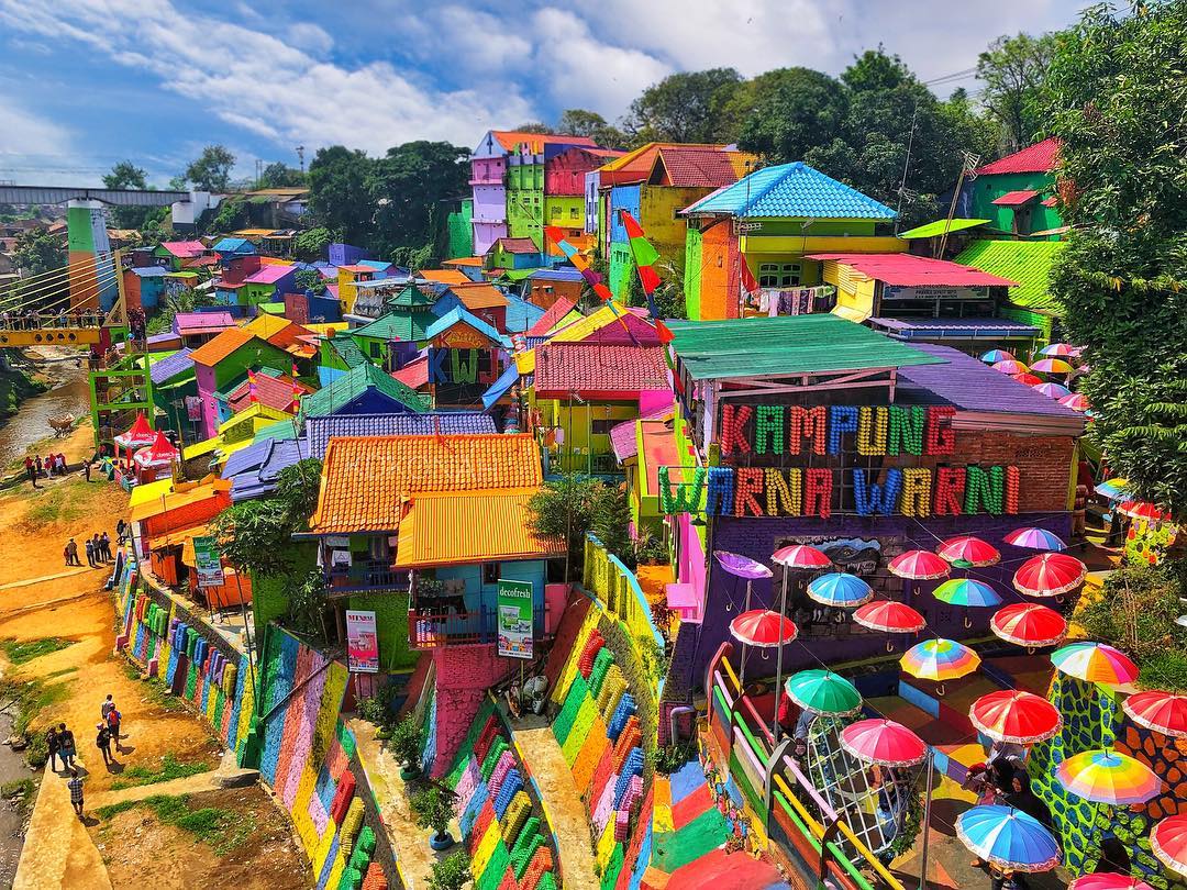 https://mdw-travel-data-us-east-1.s3.amazonaws.com/img/country/Indonesia/Kampung-Warna-Warni-Jodipan/img_02.jpg