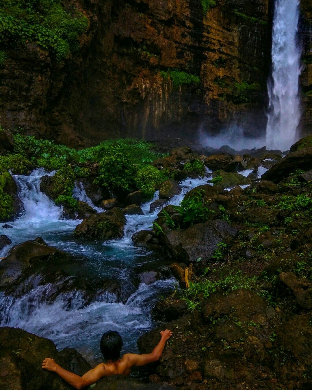 https://mdw-travel-data-us-east-1.s3.amazonaws.com/img/country/Indonesia/Kapas-Biru-Waterfall/img_01.jpg