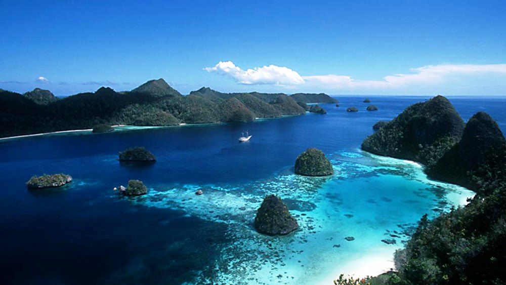https://mdw-travel-data-us-east-1.s3.amazonaws.com/img/country/Indonesia/Karimunjawa-Islands/img_05.jpg