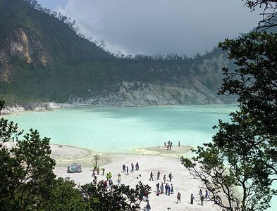 https://mdw-travel-data-us-east-1.s3.amazonaws.com/img/country/Indonesia/Kawah-Putih/img_04.jpg