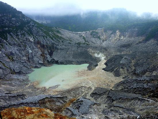 https://mdw-travel-data-us-east-1.s3.amazonaws.com/img/country/Indonesia/Kawah-Ratu--Queens-Crater-/img_01.jpg