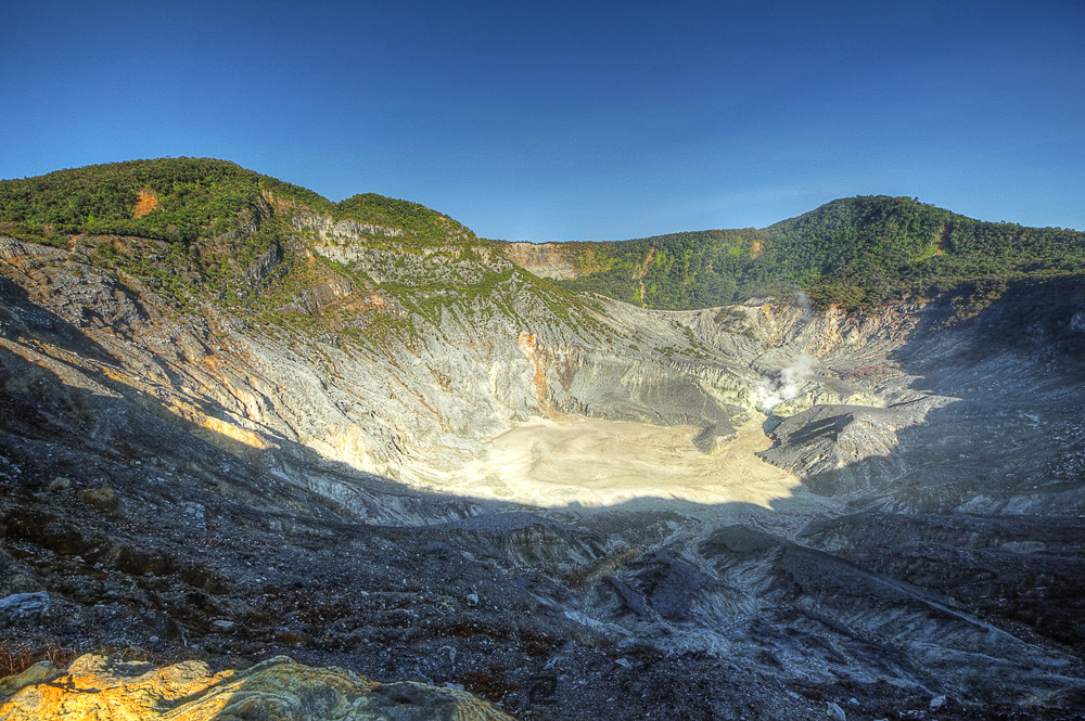 https://mdw-travel-data-us-east-1.s3.amazonaws.com/img/country/Indonesia/Kawah-Ratu--Queens-Crater-/img_02.jpg