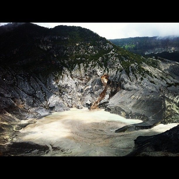 https://mdw-travel-data-us-east-1.s3.amazonaws.com/img/country/Indonesia/Kawah-Ratu-Queens-Crater/img_03.jpg