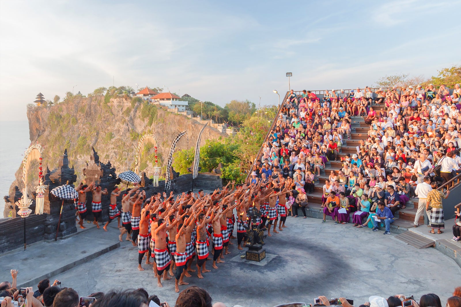 https://mdw-travel-data-us-east-1.s3.amazonaws.com/img/country/Indonesia/Kecak-and-Fire-Dance/img_01.jpg