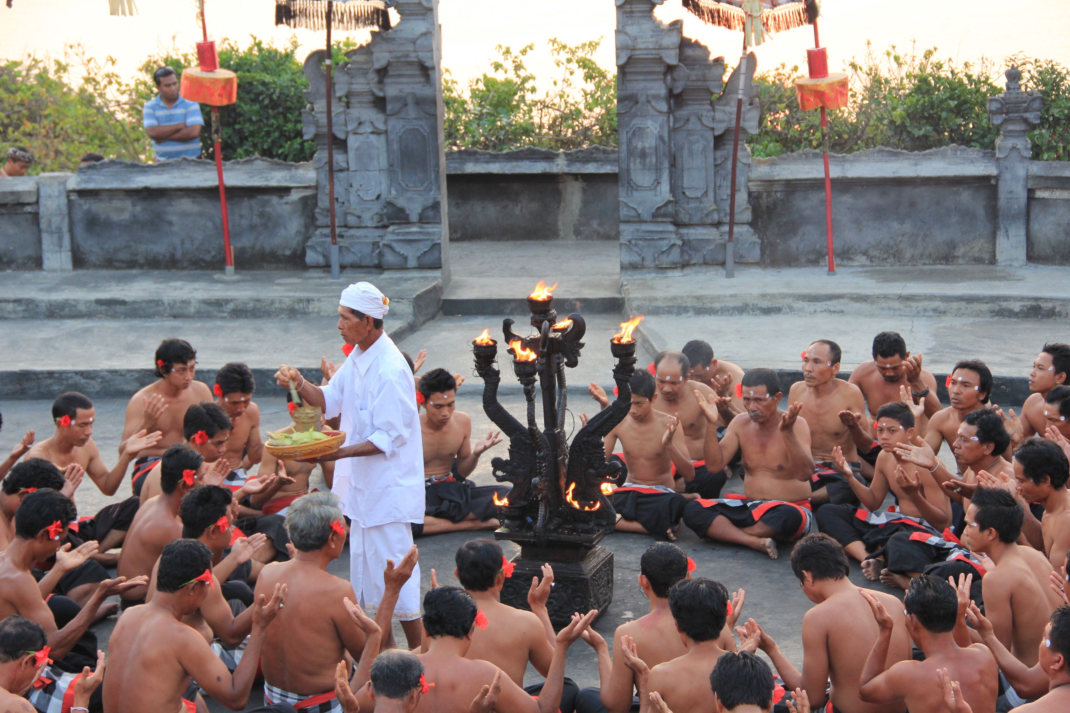 https://mdw-travel-data-us-east-1.s3.amazonaws.com/img/country/Indonesia/Kecak-and-Fire-Dance/img_03.jpg