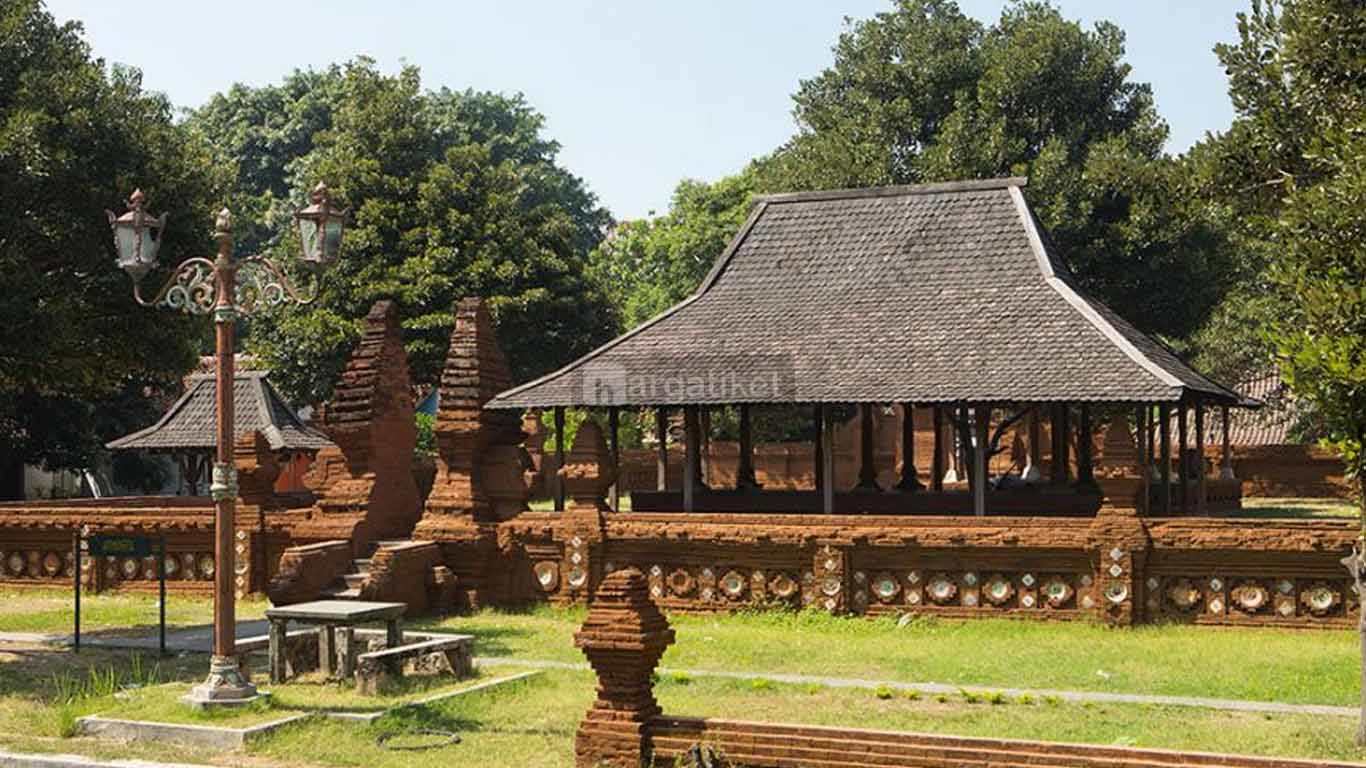 https://mdw-travel-data-us-east-1.s3.amazonaws.com/img/country/Indonesia/Keraton-Kasepuhan/img_03.jpg