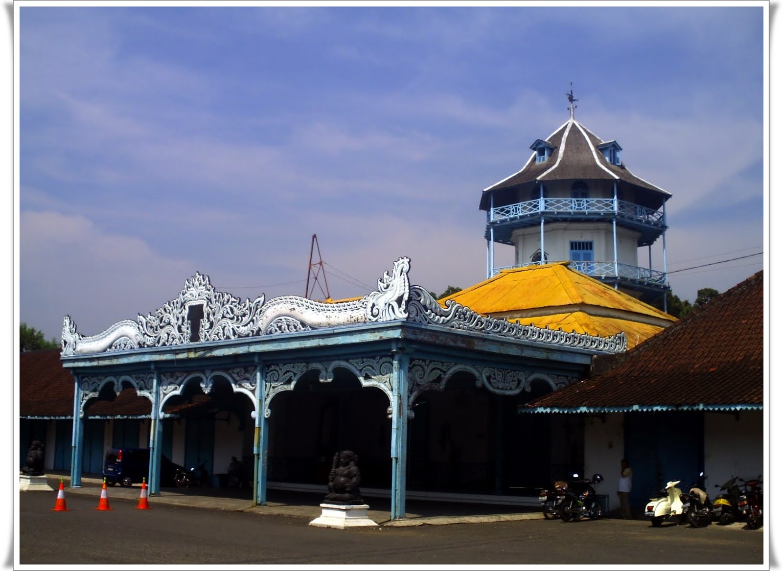 https://mdw-travel-data-us-east-1.s3.amazonaws.com/img/country/Indonesia/Keraton-Kasunanan-Surakarta/img_03.jpg