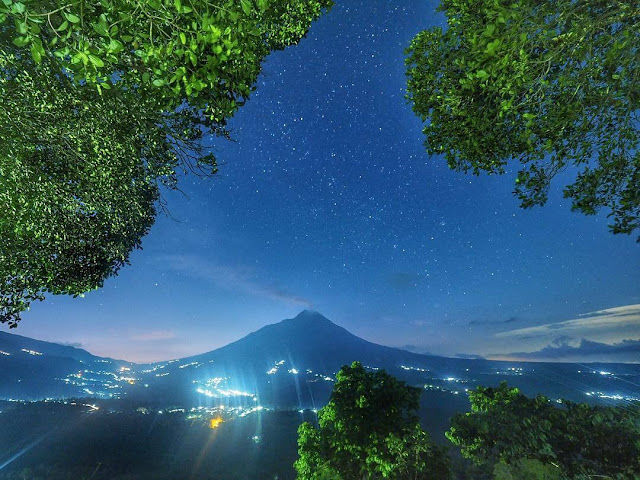 https://mdw-travel-data-us-east-1.s3.amazonaws.com/img/country/Indonesia/Ketep-Pass/img_00.jpg
