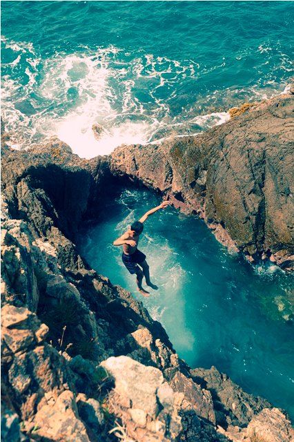 https://mdw-travel-data-us-east-1.s3.amazonaws.com/img/country/Indonesia/Kiluan-Bay/img_02.jpg