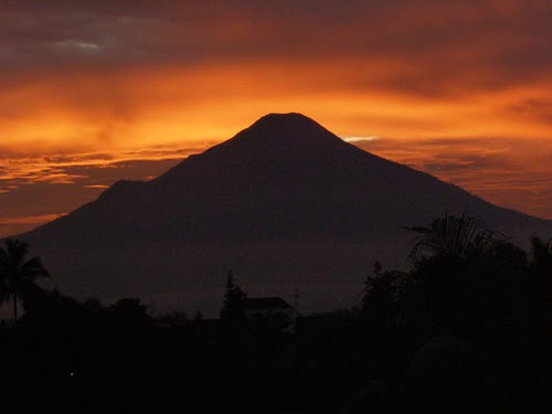 https://mdw-travel-data-us-east-1.s3.amazonaws.com/img/country/Indonesia/Klabat-Mountain/img_02.jpg