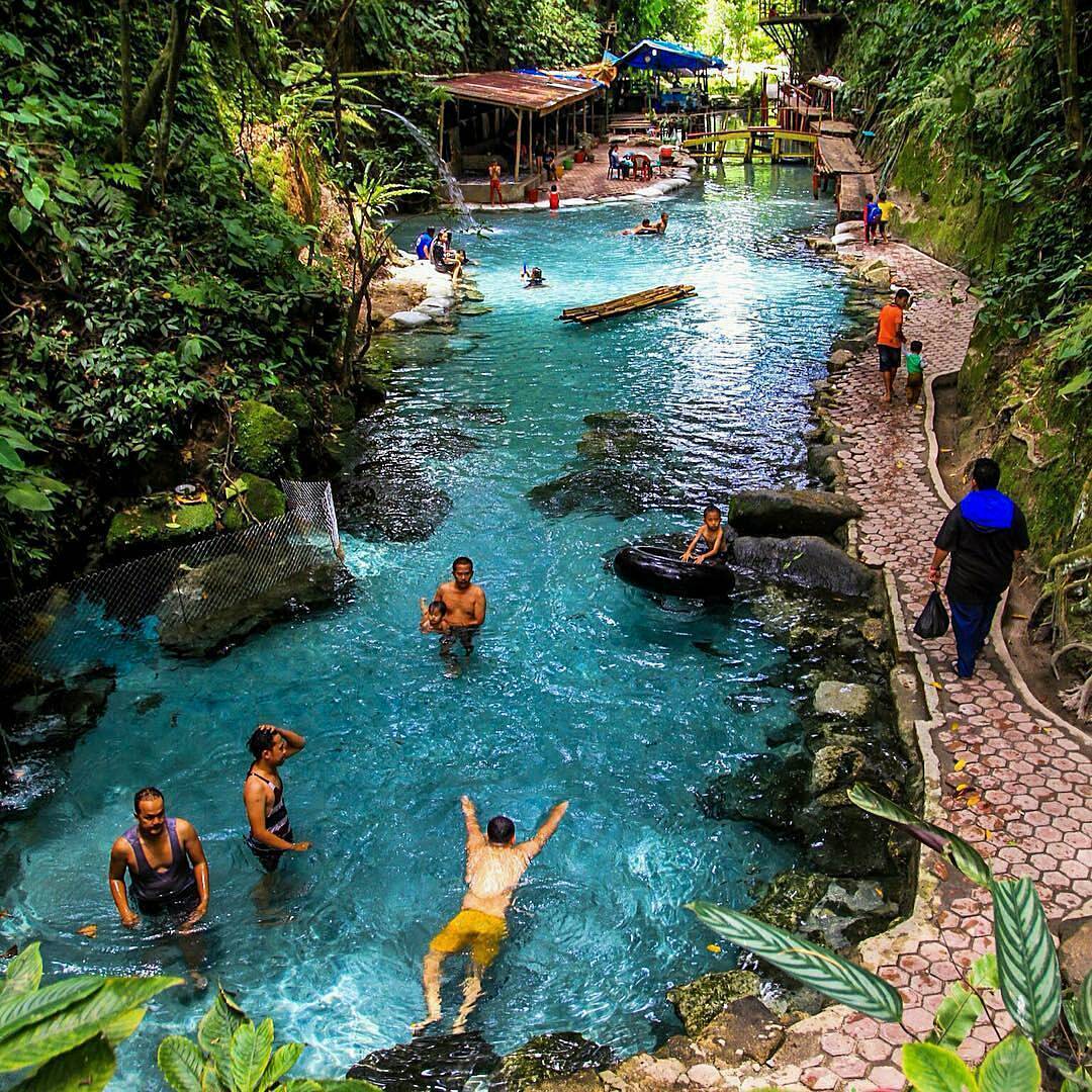 https://mdw-travel-data-us-east-1.s3.amazonaws.com/img/country/Indonesia/Kolam-Renang-Alam-Wisata-Jomblang/img_01.jpg