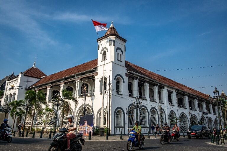https://mdw-travel-data-us-east-1.s3.amazonaws.com/img/country/Indonesia/Kota-Lama-Semarang/img_03.jpg