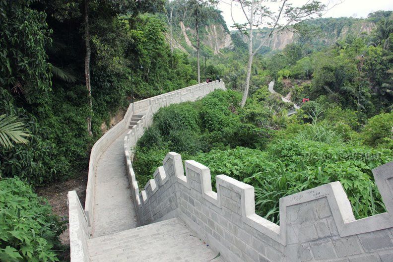 https://mdw-travel-data-us-east-1.s3.amazonaws.com/img/country/Indonesia/Koto-Gadang/img_00.jpg