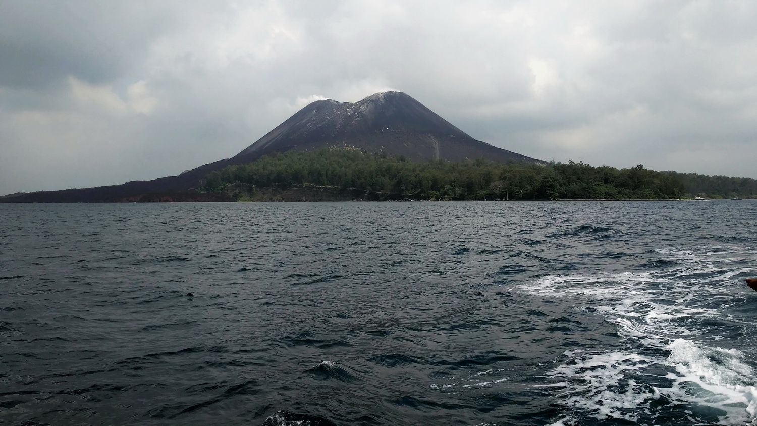 https://mdw-travel-data-us-east-1.s3.amazonaws.com/img/country/Indonesia/Krakatau-Monument/img_03.jpg
