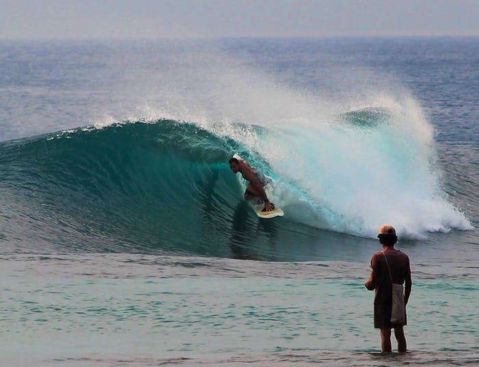 https://mdw-travel-data-us-east-1.s3.amazonaws.com/img/country/Indonesia/Krui-Surf-Spot/img_02.jpg
