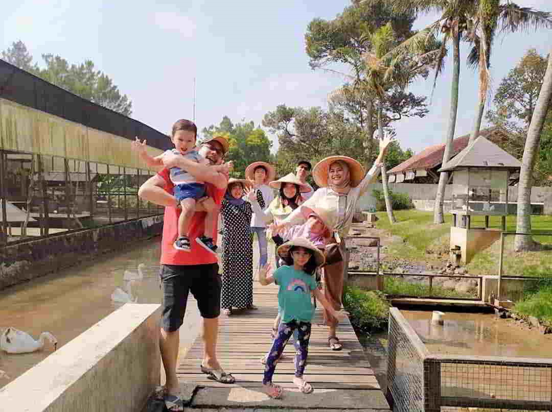 https://mdw-travel-data-us-east-1.s3.amazonaws.com/img/country/Indonesia/Kuntum-Farmfield/img_03.jpg