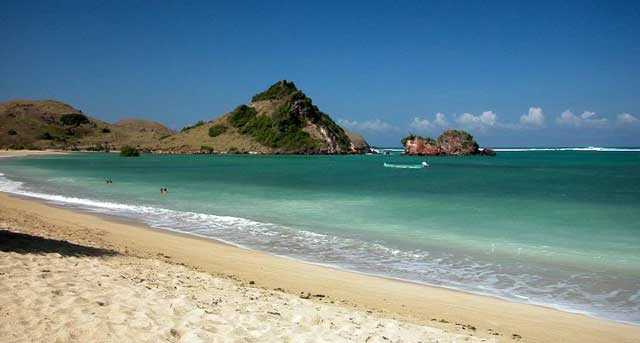 https://mdw-travel-data-us-east-1.s3.amazonaws.com/img/country/Indonesia/Kuta-Beach-Lombok/img_03.jpg
