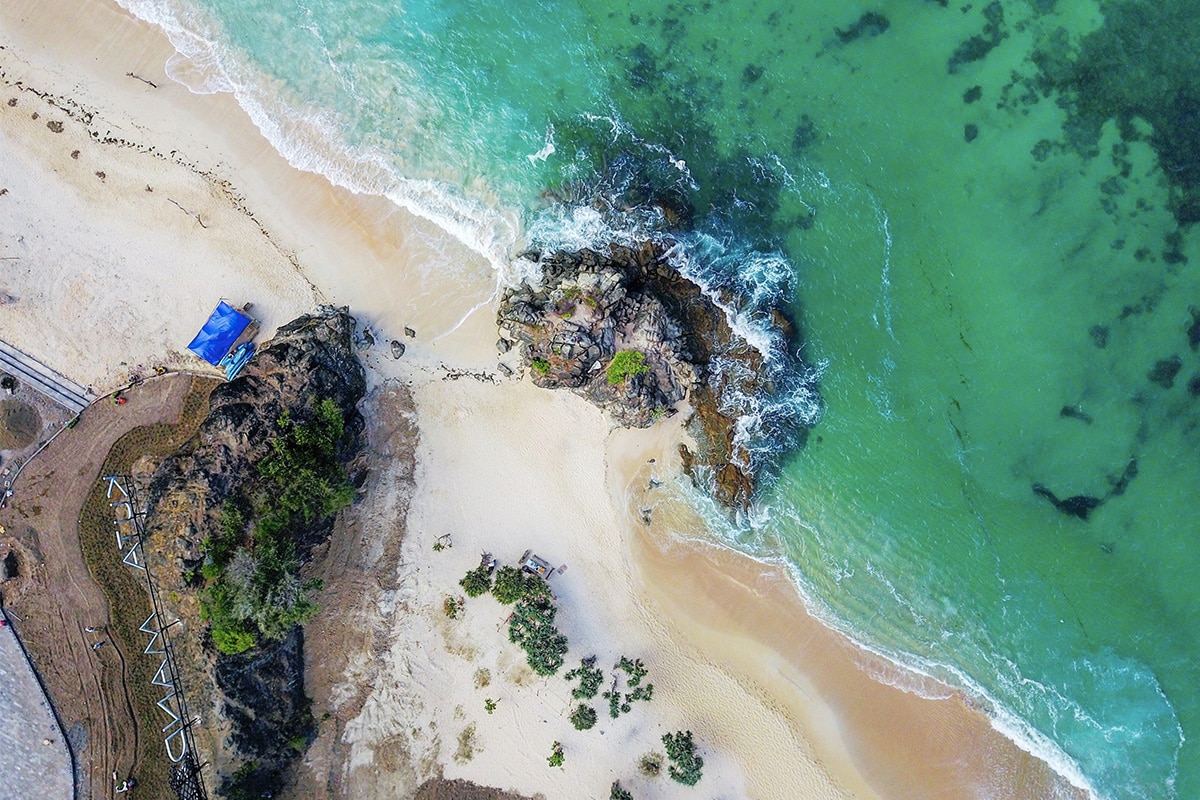 https://mdw-travel-data-us-east-1.s3.amazonaws.com/img/country/Indonesia/Kuta-Mandalika-Beach/img_03.jpg