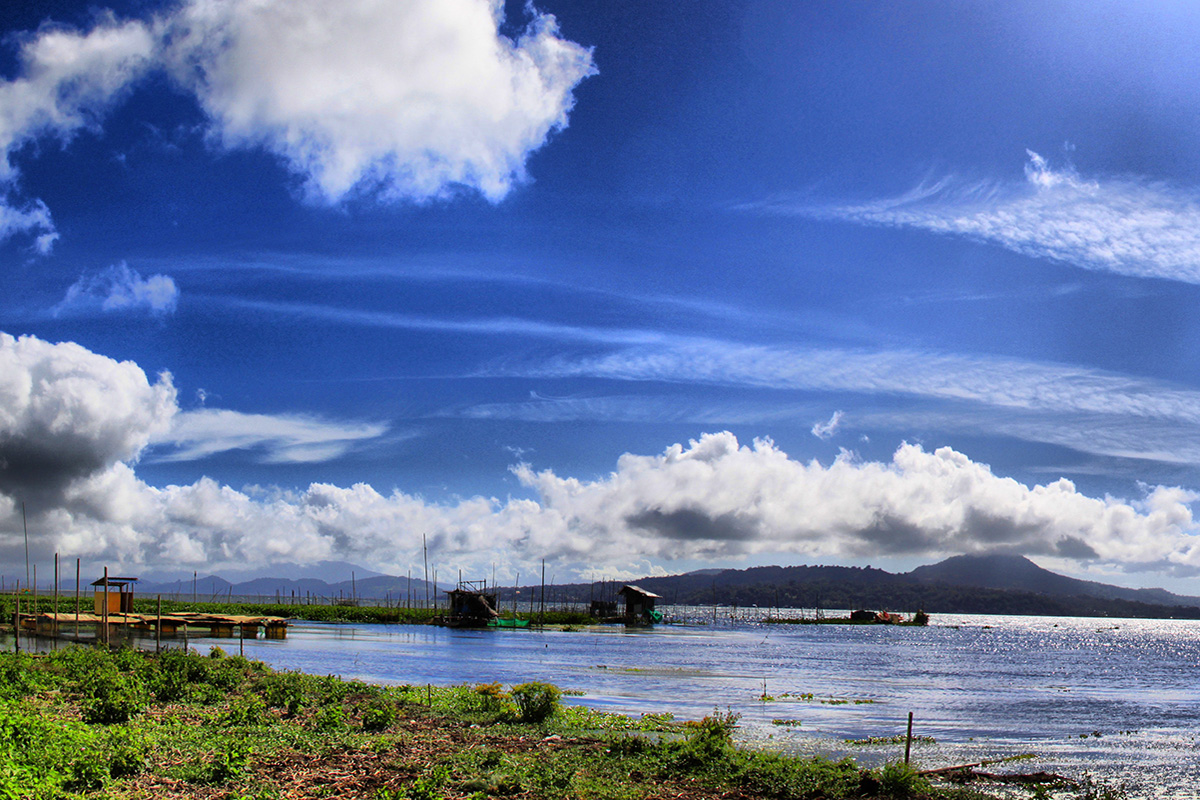 https://mdw-travel-data-us-east-1.s3.amazonaws.com/img/country/Indonesia/Lake-Tondano/img_02.jpg