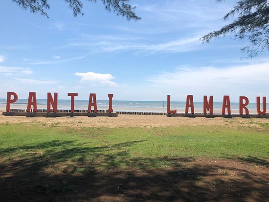 https://mdw-travel-data-us-east-1.s3.amazonaws.com/img/country/Indonesia/Lamaru-Beach/img_03.jpg