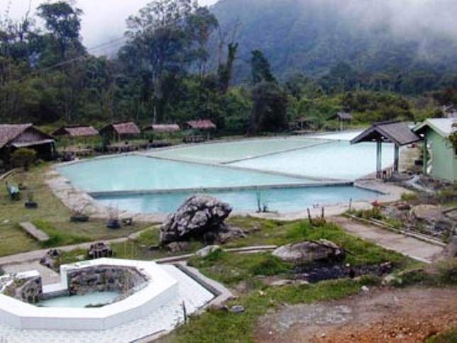 https://mdw-travel-data-us-east-1.s3.amazonaws.com/img/country/Indonesia/Lau-Debuk-Debuk/img_02.jpg