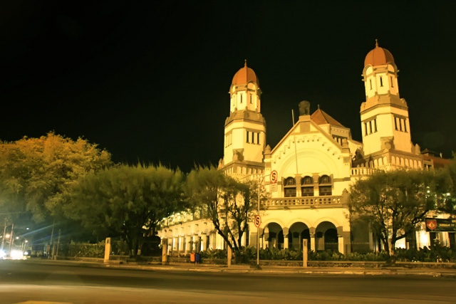 https://mdw-travel-data-us-east-1.s3.amazonaws.com/img/country/Indonesia/Lawang-Sewu/img_01.jpg