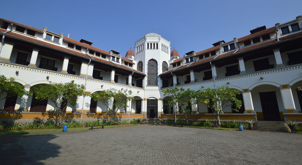 https://mdw-travel-data-us-east-1.s3.amazonaws.com/img/country/Indonesia/Lawang-Sewu/img_03.jpg