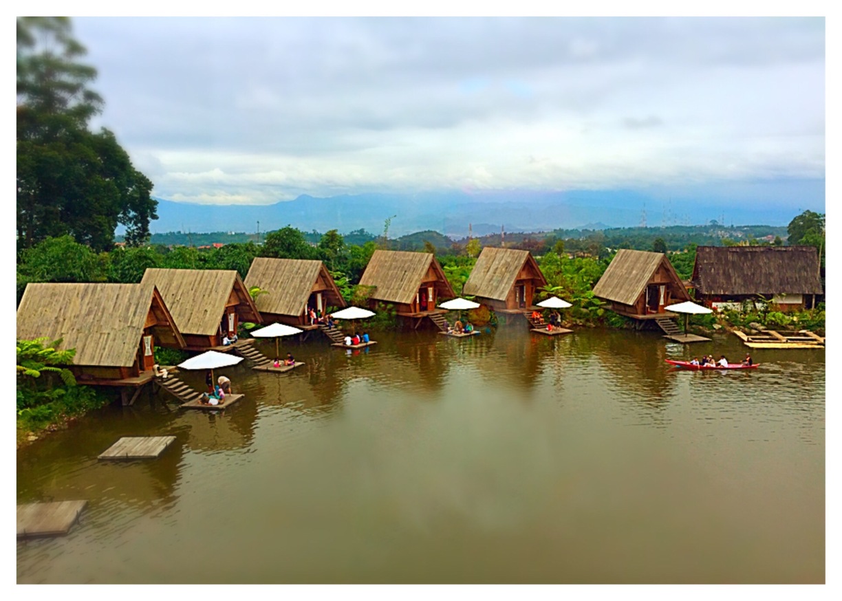 https://mdw-travel-data-us-east-1.s3.amazonaws.com/img/country/Indonesia/Lembang-Floating-Market/img_01.jpg