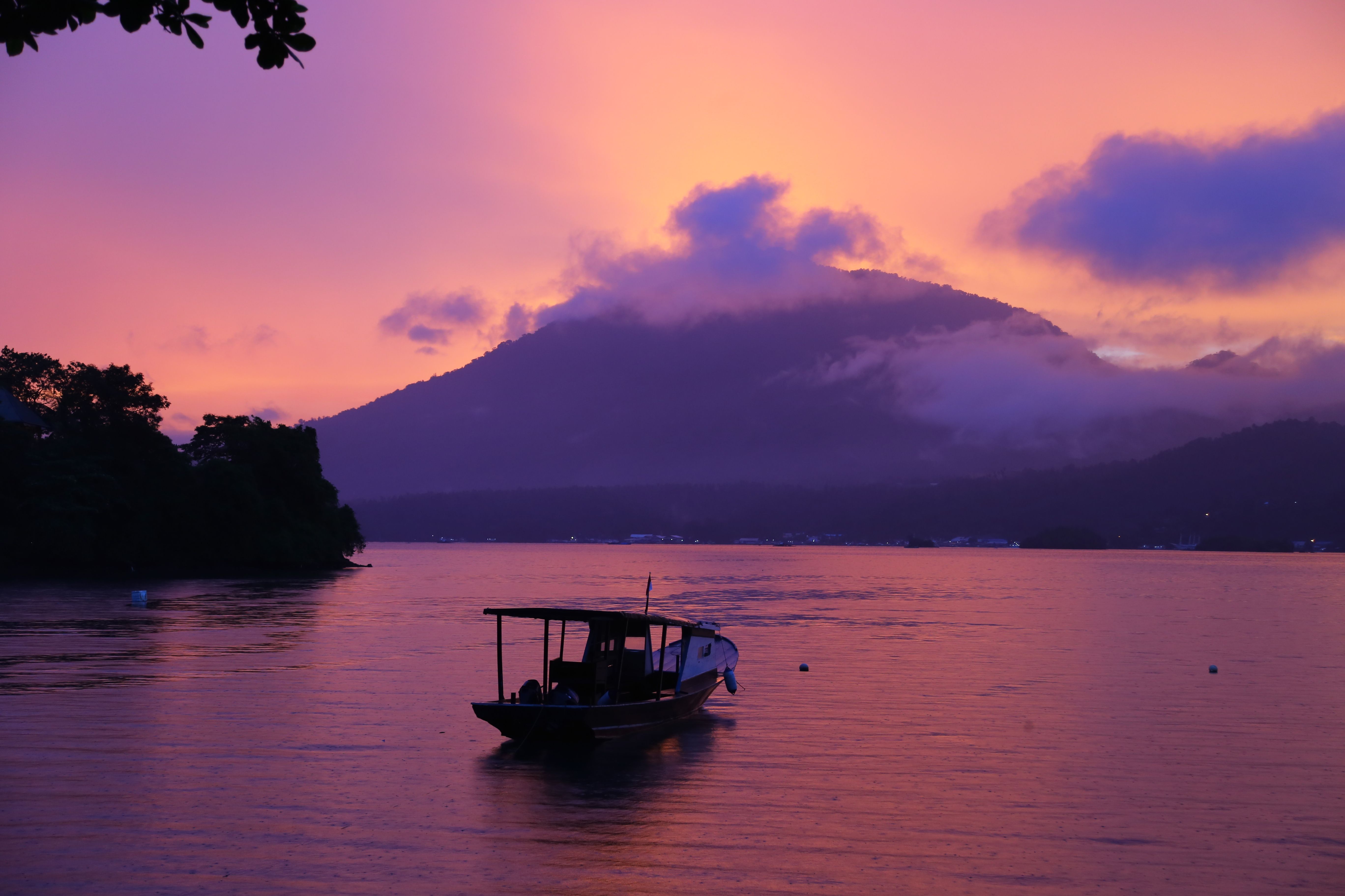 https://mdw-travel-data-us-east-1.s3.amazonaws.com/img/country/Indonesia/Lembeh-Strait/img_03.jpg