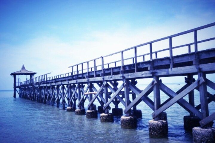 https://mdw-travel-data-us-east-1.s3.amazonaws.com/img/country/Indonesia/Liuk-Tide-Bridge/img_01.jpg