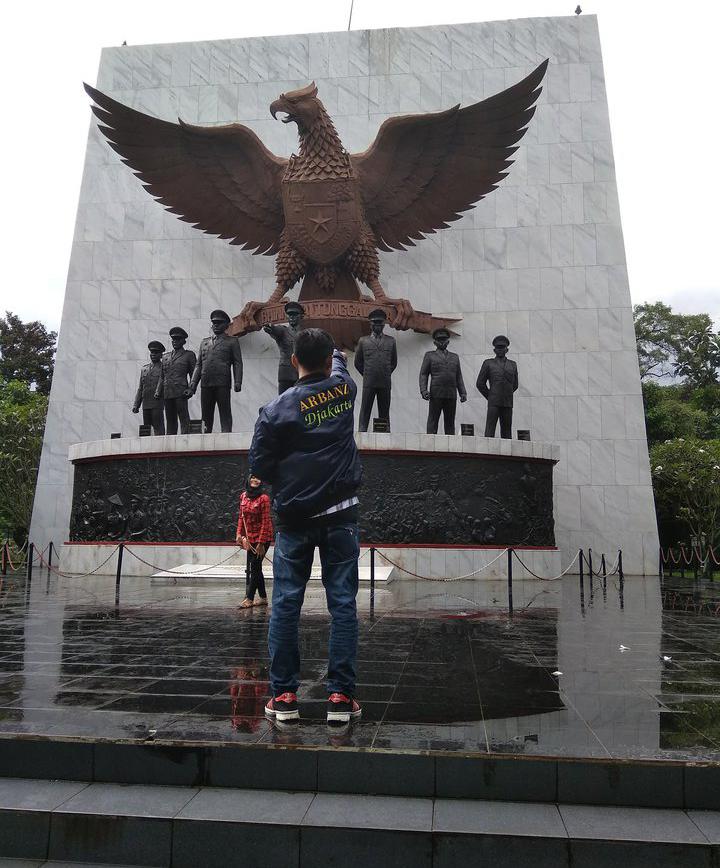 https://mdw-travel-data-us-east-1.s3.amazonaws.com/img/country/Indonesia/Lubang-Buaya-Memorial-Park-and-Museum/img_02.jpg