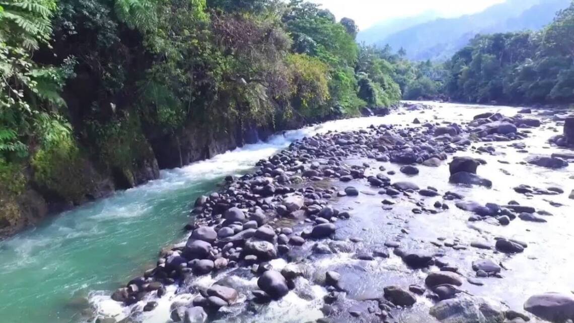 https://mdw-travel-data-us-east-1.s3.amazonaws.com/img/country/Indonesia/Lubuk-Minturun-Waterfall/img_01.jpg
