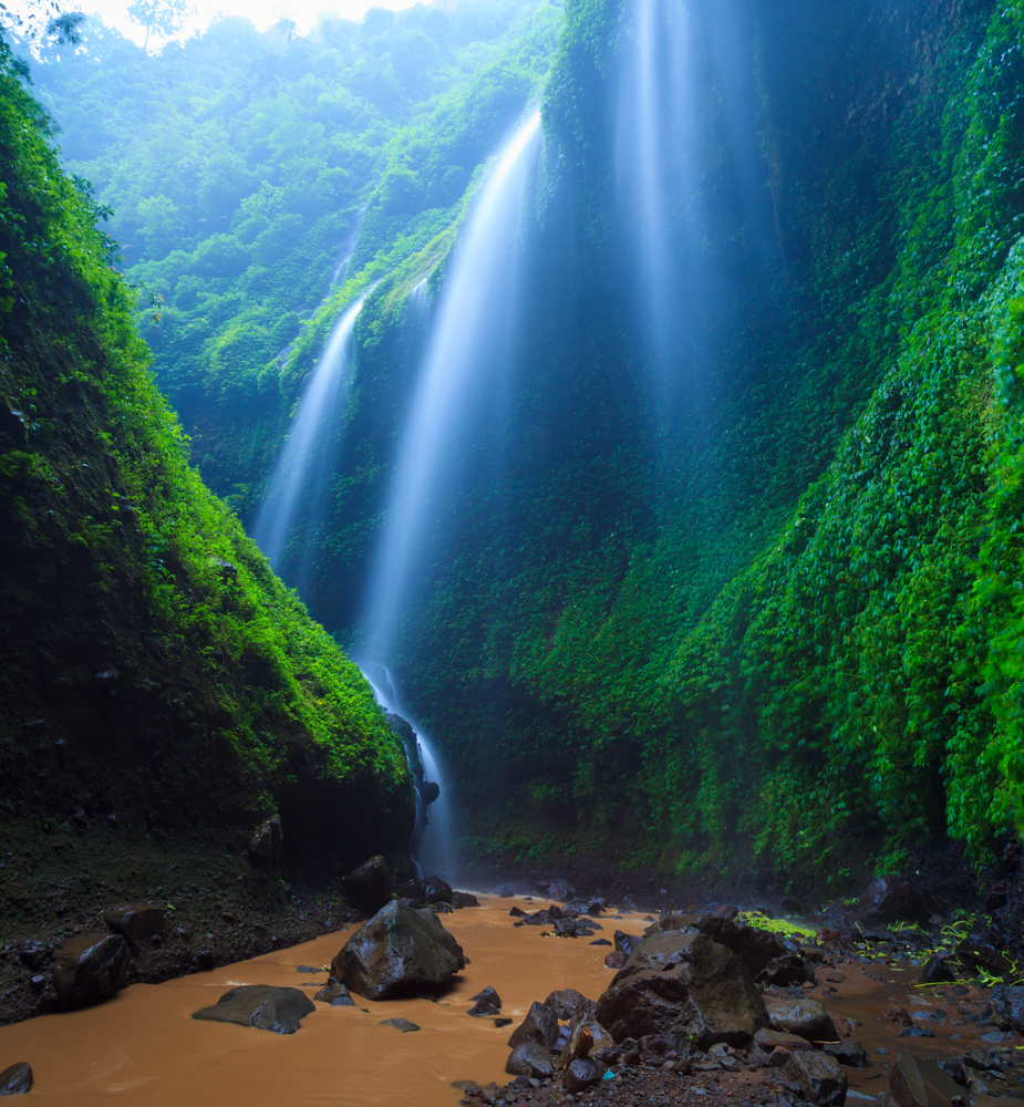 https://mdw-travel-data-us-east-1.s3.amazonaws.com/img/country/Indonesia/Madakaripura-Waterfall/img_01.jpg