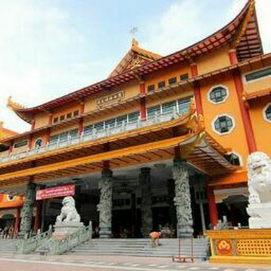 https://mdw-travel-data-us-east-1.s3.amazonaws.com/img/country/Indonesia/Maha-Vihara-Maitreya/img_02.jpg