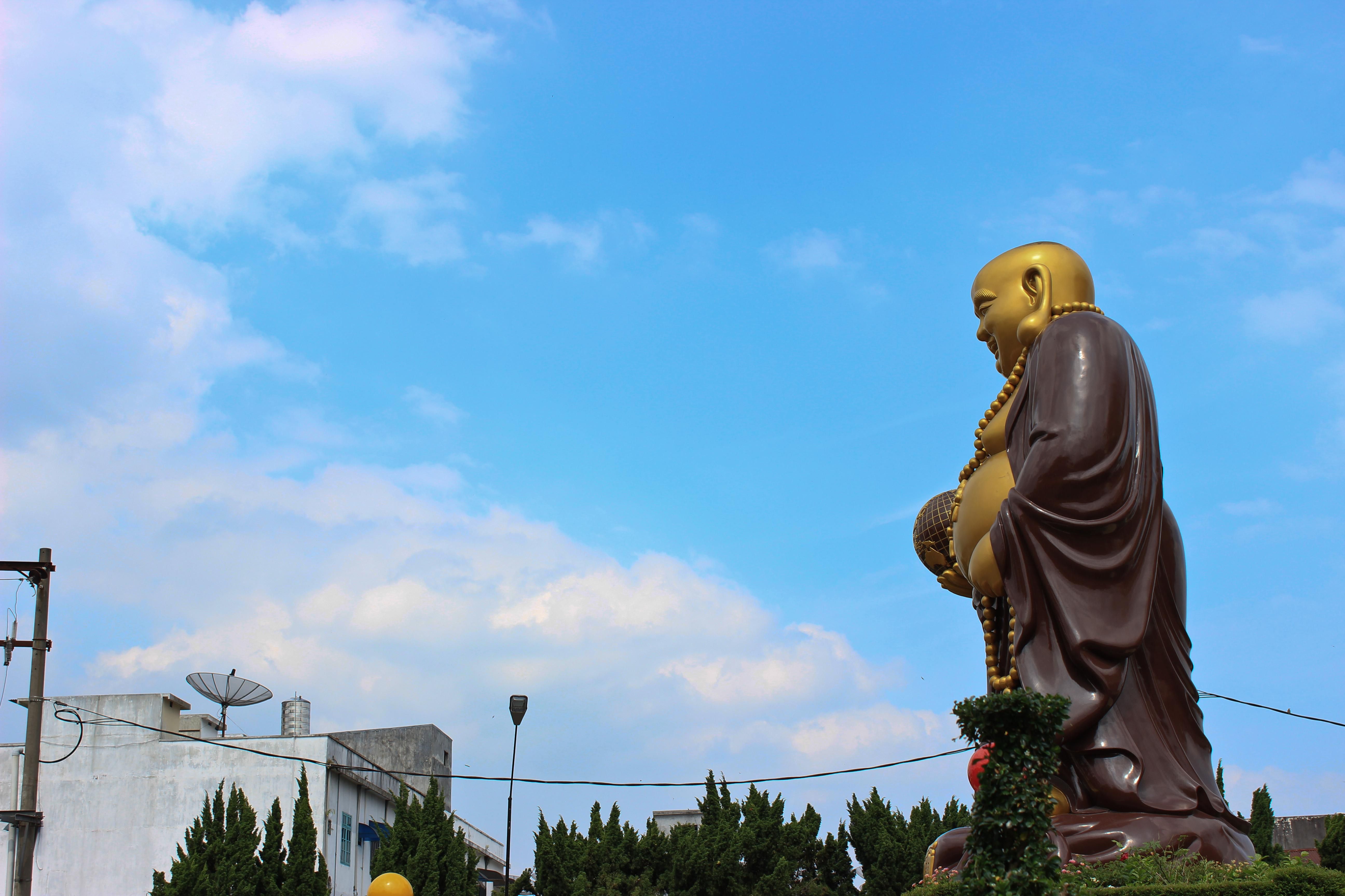 https://mdw-travel-data-us-east-1.s3.amazonaws.com/img/country/Indonesia/Maha-Vihara-Maitreya/img_03.jpg